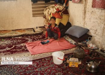 دانش‌آموزان فقیر “خاورشهر” بدون مدرسه/ جمع‌آوری آجر به جای تحصیل/ کار می‌کنیم تا نان بخریم