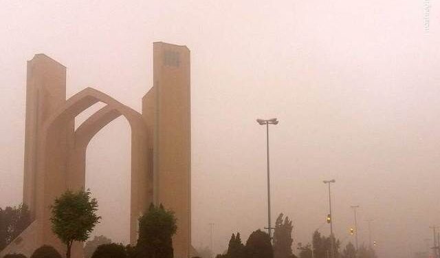 سرعت توفان در عقدای اردکان به ۸۳ کیلومتر بر ساعت رسید