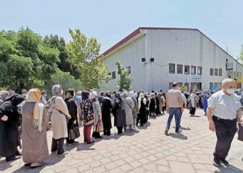 دکتر مردانی:سالمندی که اینهمه در صف می ماند حتی اگر کرونا نگرفته باشد حتما می گیرد