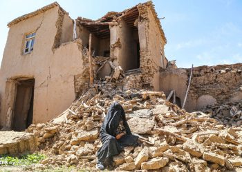 زلزله زدگان روستاهای گرمه و جاجرم به حال خود رهاشده اند/مسئولان فکری بکنند