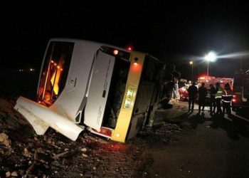 36 مصدوم در واژگونی اتوبوس در جاده دامغان – شاهرود
