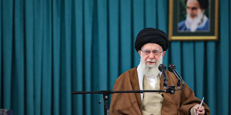 رهبر انقلاب: این که می‌گویند اجازه‌ غنی‌سازی نمی‌دهیم، غلط زیادی است