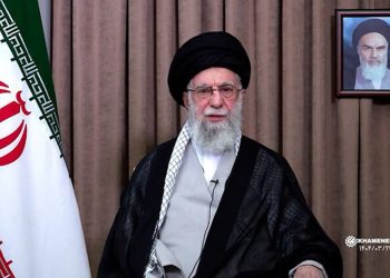 در سومین پیام تصویری رهبری: تبریک به ملت ایران برای اتّحاد و اتّفاق فوق‌العاده‌/ رژیم صهیونی در زیر ضربات جمهوری اسلامی تقریباً لِه شد/ آمریکایی‌ها فقط به تسلیم ایران راضی می شوند؛ چنین اتّفاقی هم هرگز نخواهد افتاد