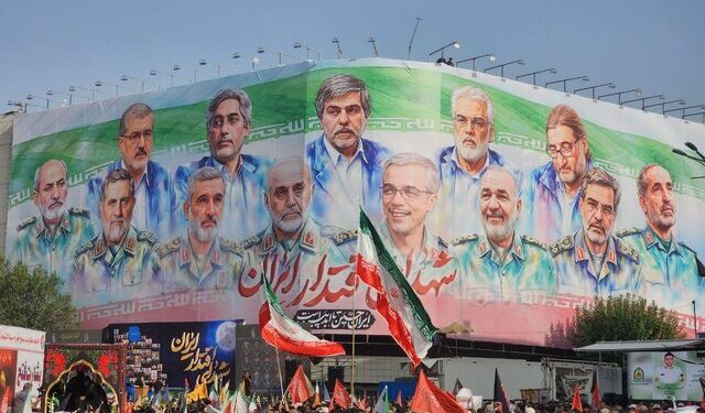 تشییع شهدای جنگ ۱۲ روزه ؛ بدرقه سرداران و دانشمندان شهید