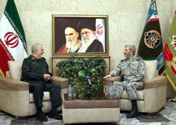 دیدار سرلشکر پاکپور و امیر حاتمی/ پاسخ واحد و قاطع به هرگونه تعرض دشمن